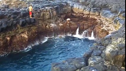 Cảnh tượng hồ "chết chóc" đầy quái lạ thu hút 12 triệu lượt xem