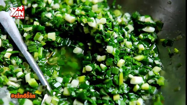 [Nhòm Nhèm] Toát mồ hôi với món bánh mì nướng muối ớt đang sốt xình xịch