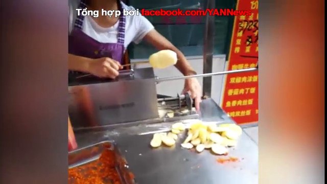 Cận cảnh món khoai tây lốc xoáy từ máy đến tận tay người ăn