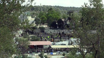 Neuf arrestations après l'incendie au camp de migrants de Lesbos
