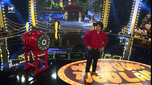 Đấu trường tiếu lâm: Lê Thị Dần bị khiêng vào sân khấu vì nói quá nhiều