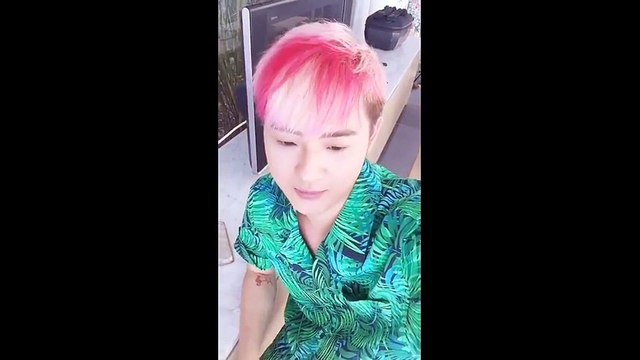 Tiếp nối loạt sao Việt, Thanh Duy cover hit Anh cứ đi đi của Hari won