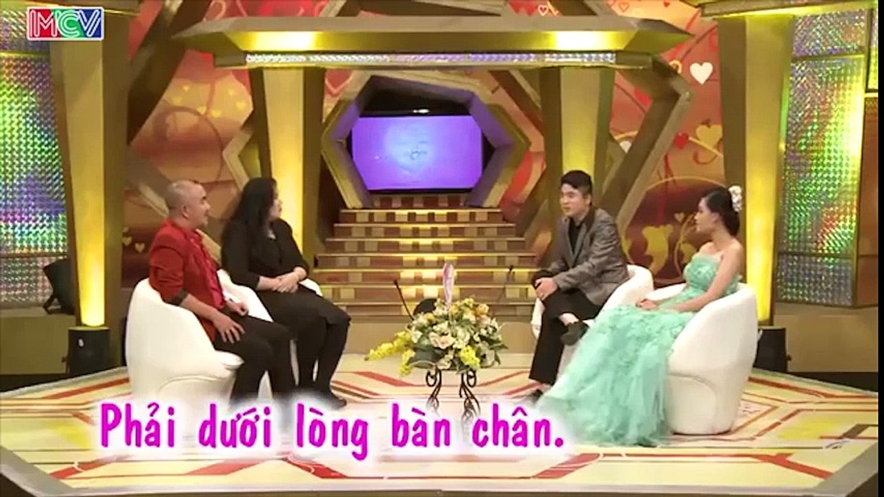 Cô vợ bá đạo bắt chồng sủa gâu gâu, hôn chân để mua vui