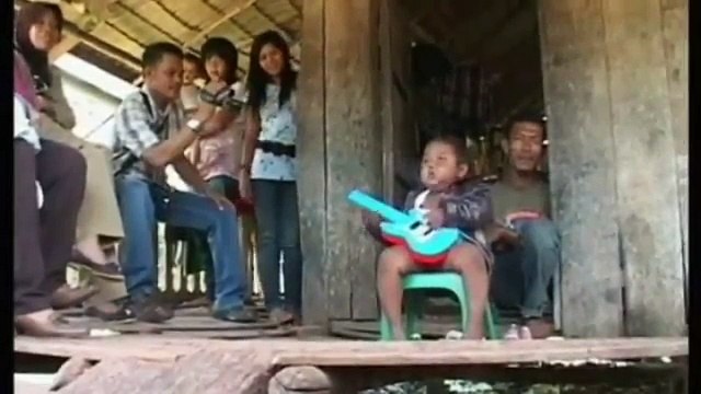 Qu'est devenu Ardi, l'enfant qui fumait 40 cigarettes par jour à l'âge de deux ans ?