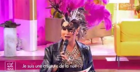 C’est mon choix : Evelyne Thomas méconnaissable, elle se transforme en "créature de la nuit" en pleine émission (vidéo)