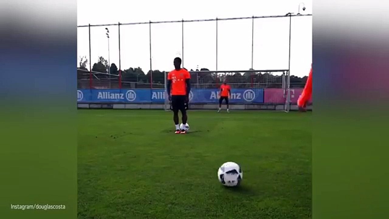 Douglas Costa's backwards penalty is pretty special