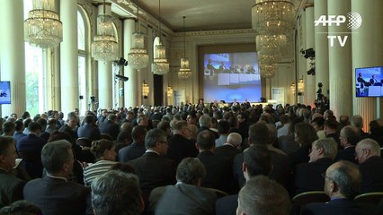 Terrorisme: "300 arrestations depuis janvier" dit Cazeneuve