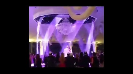 Thác nước tuyệt đẹp trong đám cưới