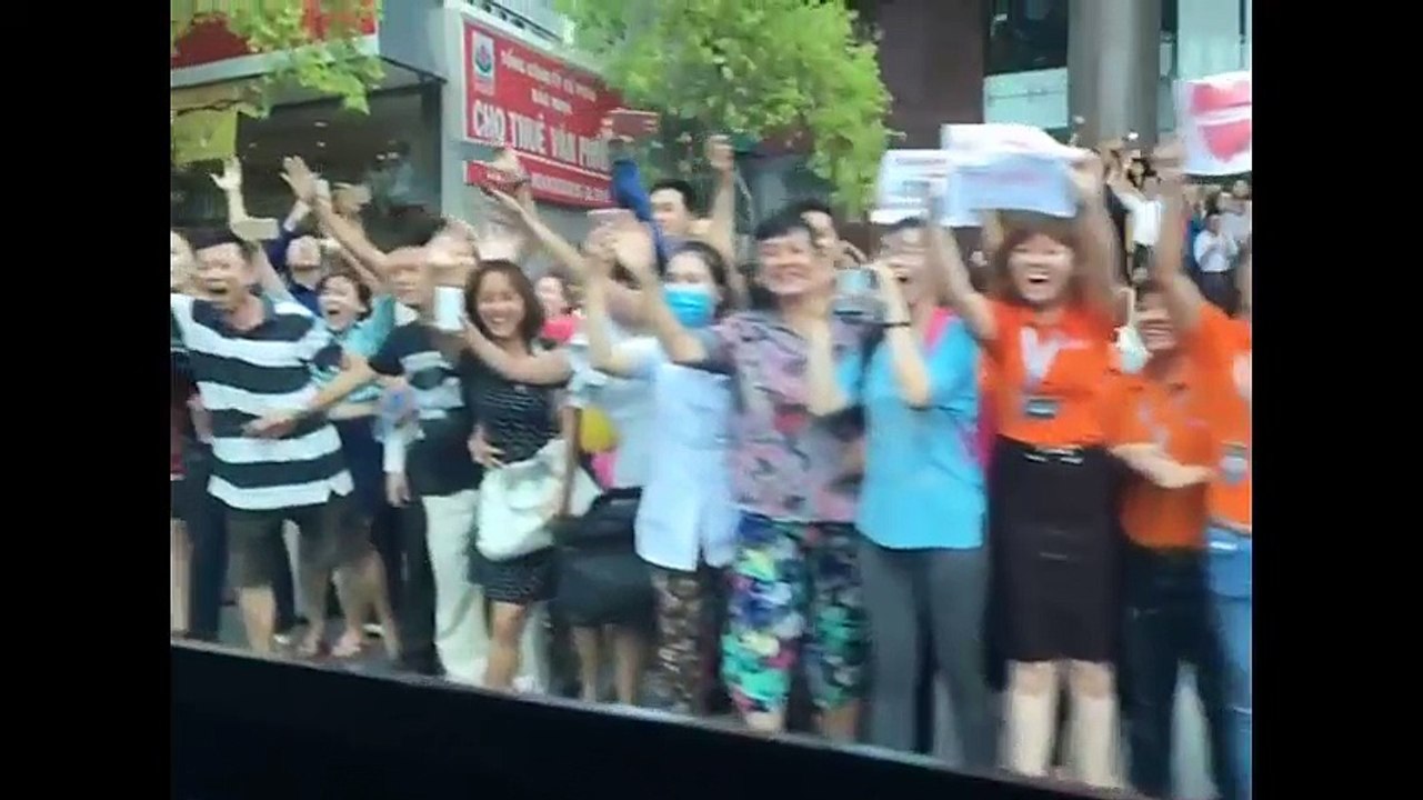 Clip người dân Sài Gòn chào đón ông Obama đầy nồng nhiệt do chính nhiếp ảnh gia Nhà Trắng ghi lại