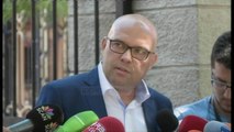 Manjani akuzon Xhafaj: S'mblodhi negociatorët - Top Channel Albania - News - Lajme