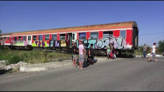 TRENI PERPLAS MAKINEN NE MAMURRAS DHE PLAGOS SHOFERIN E SAJ QE ESHTE JASHTE RREZIKUT PER JETEN LAJM