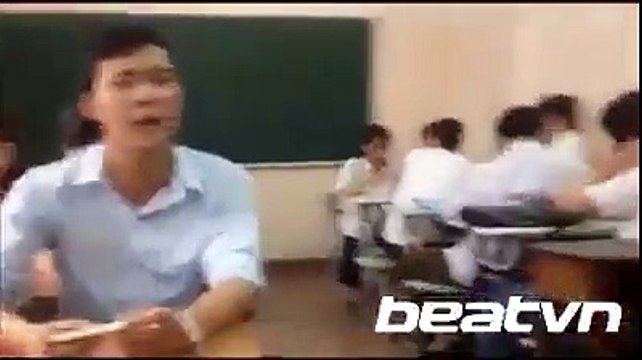 Thầy giáo với giọng hát gây sốt