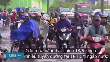 Đường Sài Gòn biến thành sông sau mưa lớn