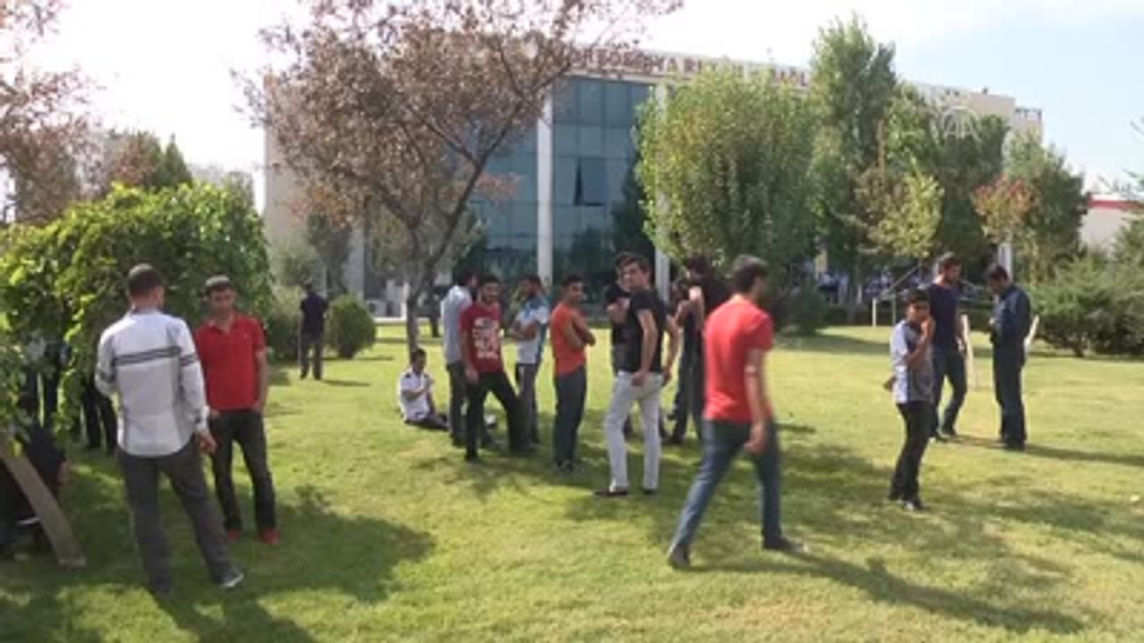 Terör Mağdurlarının Binasını Yıkan Dbp'li Belediyeye Tepki