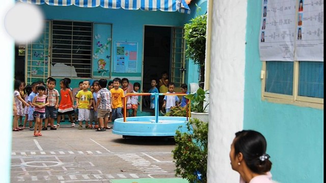 Hiện trường cần cẩu chục tấn đè sập trường mầm non ở Sài Gòn