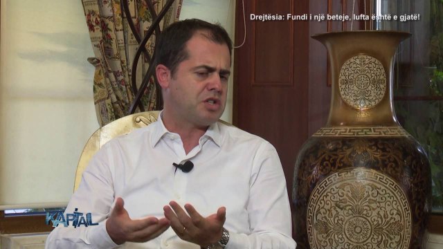 TRE PROTAGONISTET E NEGOCIATAVE TE KONSENSUSIT NE EMISIONIN “KAPITAL” RREFEJNE ORET E GJATA LAJM