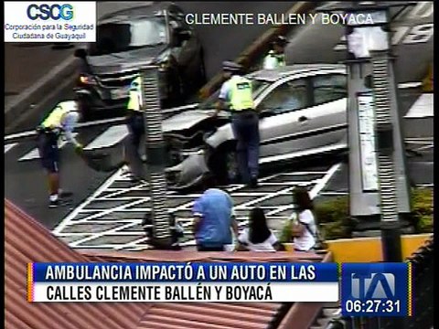 Ambulancia chocó contra Vehículo particular