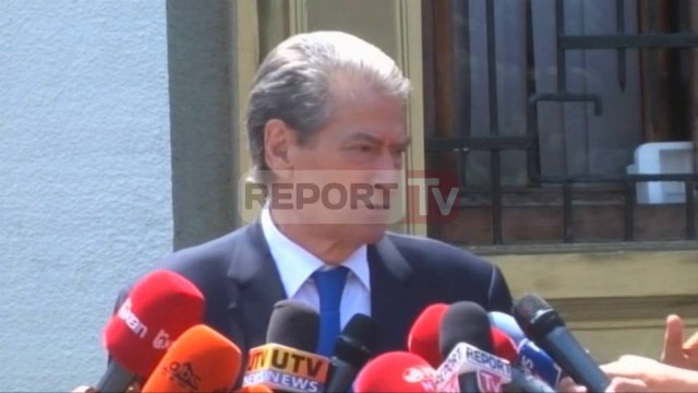 Report TV - Reforma, Berisha jashtë seancës: Mazhoranca u nda, LSI nuk pranoi kapjen