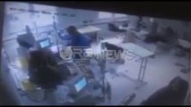 Ora News – Videoja e tragjedisë në spital, momenti kur pacienti djeg me benzinë pacientin tjetër