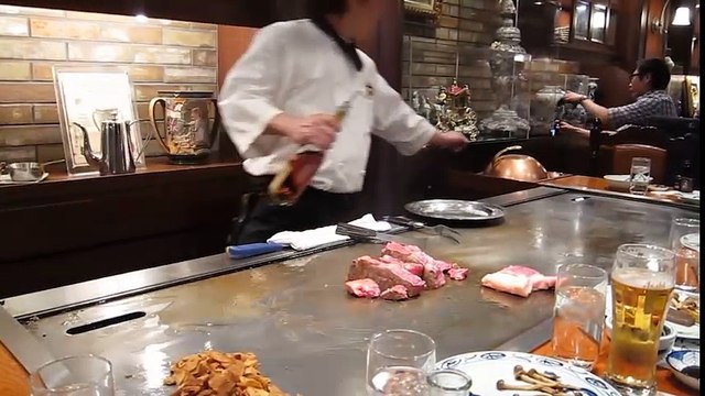 Không cưỡng nổi với cận cảnh đầu bếp nhật chế biến món bò kobe trứ danh