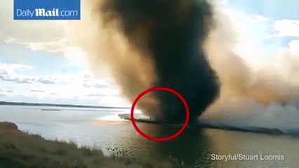 Lốc xoáy lửa "nuốt chửng" linh cứu hỏa