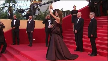 Video herunterladen: Addio Brangelina. Angelina Jolie chiede il divorzio da Brad Pitt