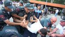 Armeni, grupi i armatosur mban peng rajonin e policisë - Top Channel Albania - News - Lajme