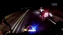 Motociclista faz manobra perigosa em rodovia
