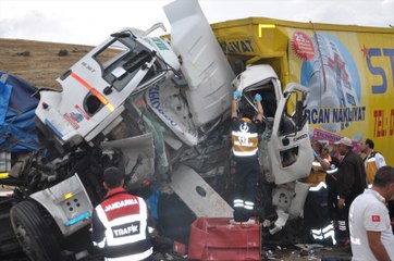 Afyonkarahisar'da Zincirleme Trafik Kazası: 3 Ölü, 5 Yaralı