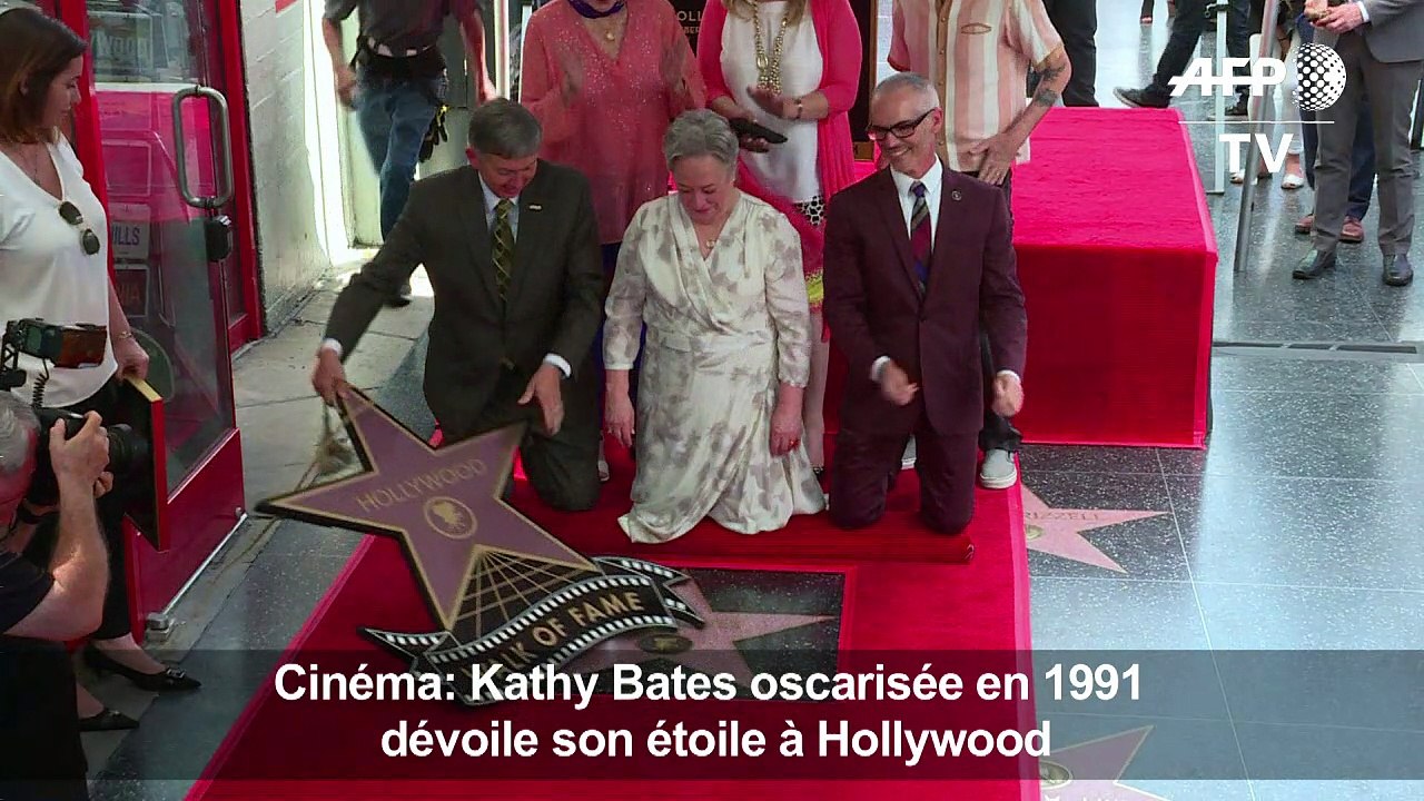 Kathy Bates dévoile son étoile à Hollywood