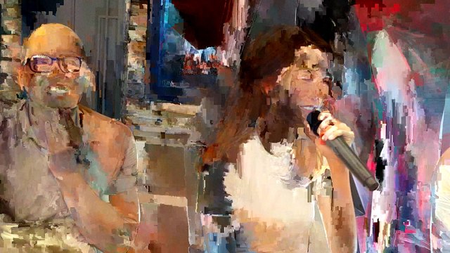 Ngọc Trinh lần đầu khóc trong vòng vây người hâm mộ