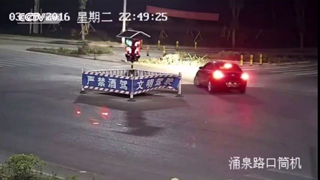 Cãi nhau với vợ cũ mà người đàn ông này đã làm những hành động điên rồ này