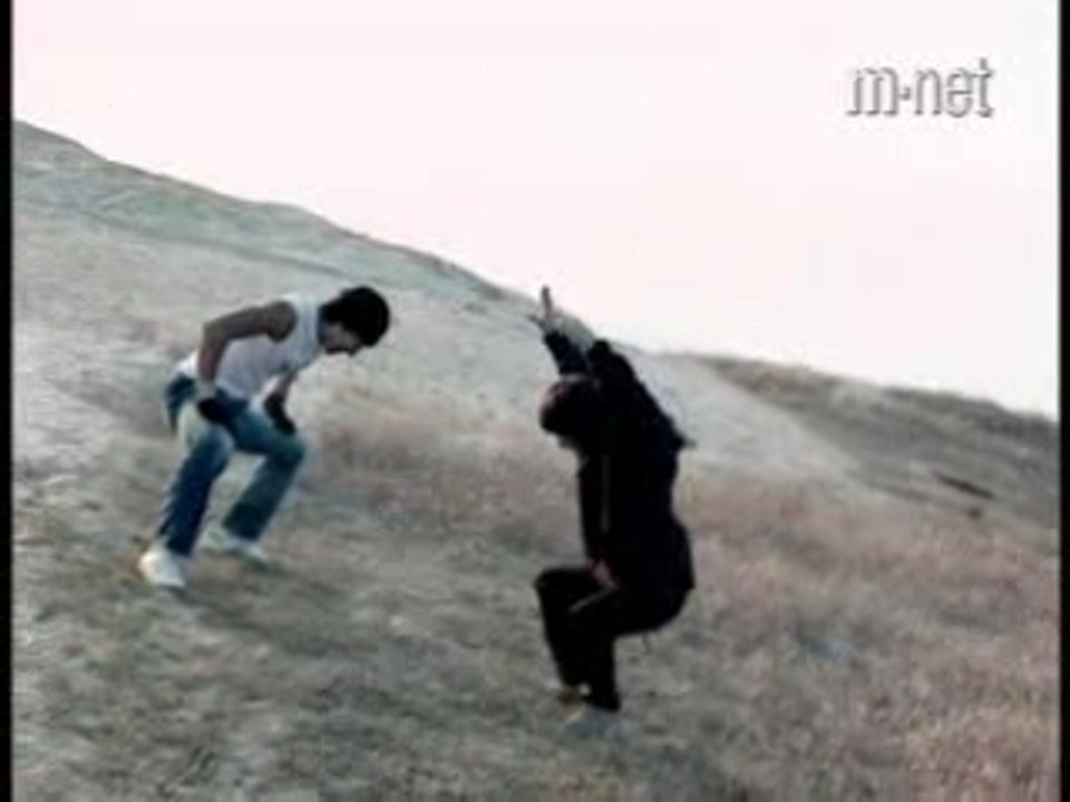 Shinhwa - Fooling around while taking pictures