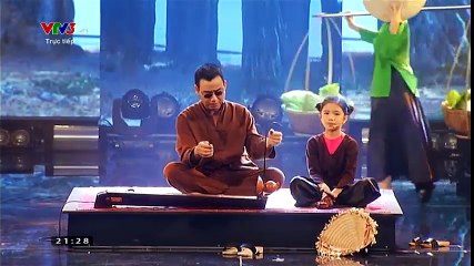 "Thần đồng hát xẩm" khiến Việt Hương, Trấn Thành nghiêng mình