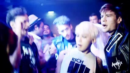 GDragon hững hờ  khi bị fan tấn công vòng 3