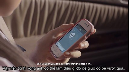 Rơi nước mắt trước cảnh người cha cố gắng tiếp cận con gái đã mất mẹ
