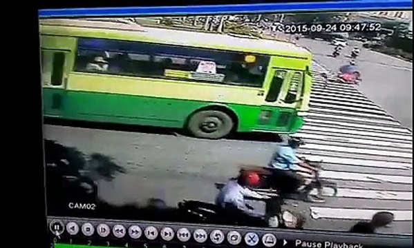 Xe container gây tai nạn giao thông - Video 2