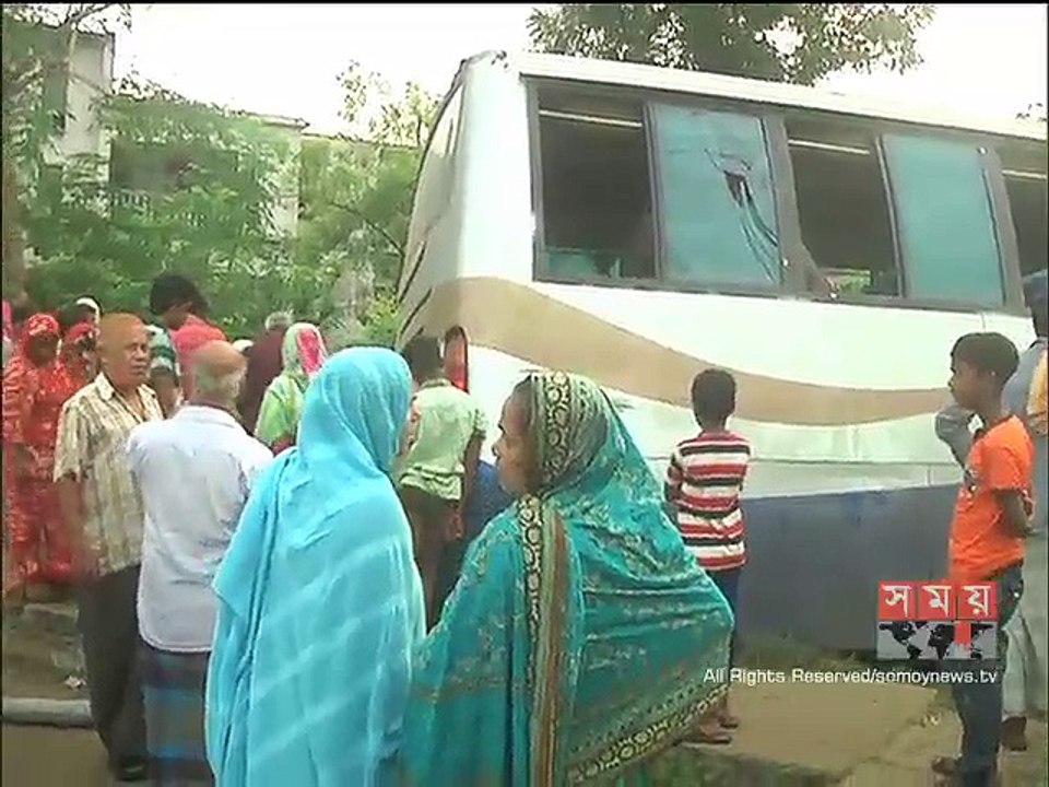 বাস নিয়ন্ত্রণ হারিয়ে বসতবাড়িতে, স্বামী-স্ত্রীর মৃত্যু