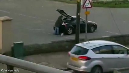 Siêu xe bị phá hoại vì bị nghi là tài sản của người ăn xin