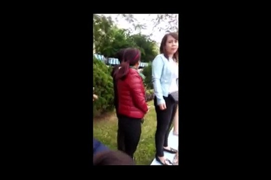 Hàng trăm người vô cảm đứng nhìn thanh niên vùng vẫy chết dưới hồ