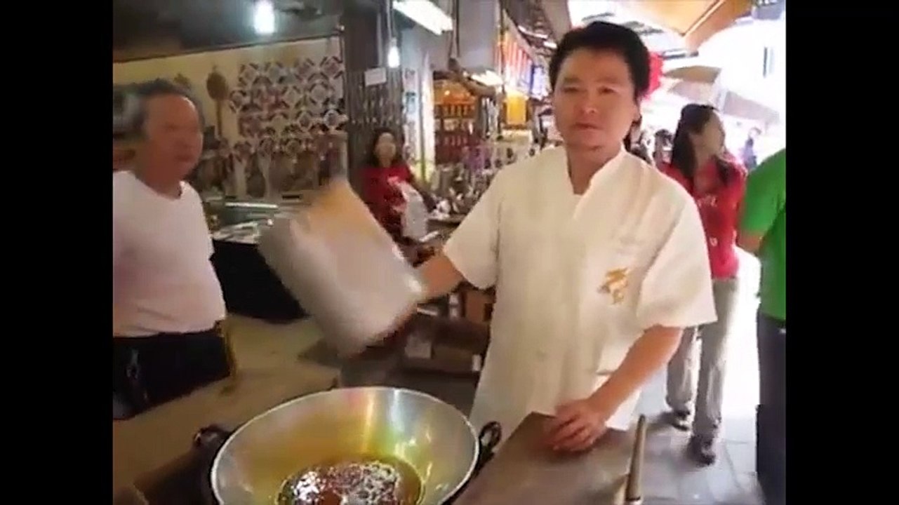 Cận cảnh quá trình làm kẹo kéo huyền thoại