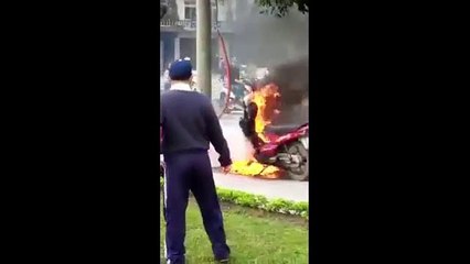 Đốt xe vì xin CSGT tha lỗi không được