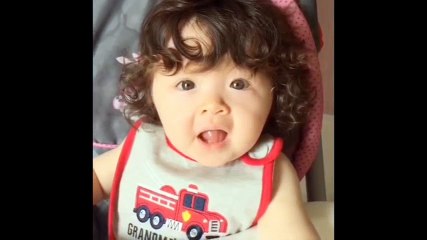 "Chết thèm" với những khoảnh khắc say sưa ăn uống của bé Cadie