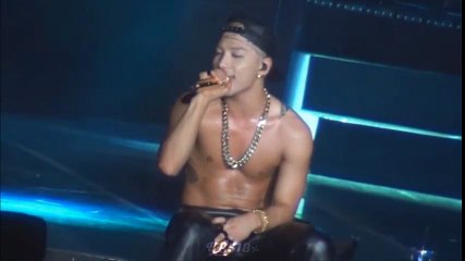 Phản ứng của Taeyang khi nhạc nền quá to khiến fan xúc động