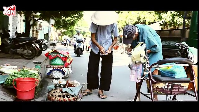 Xót xa hoàn cảnh mưu sinh của cụ ông bán vé số 93 tuổi