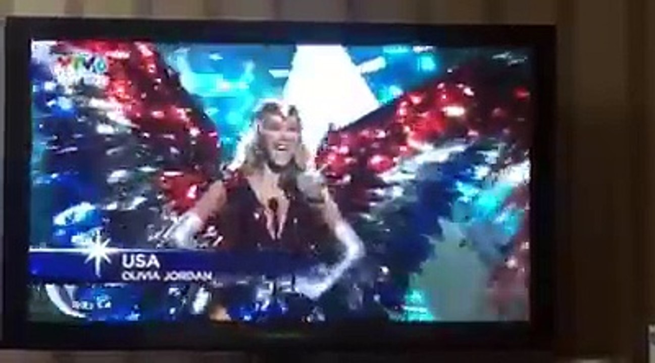 Phạm Hương xuất hiện Chung kết Miss Universe 2015