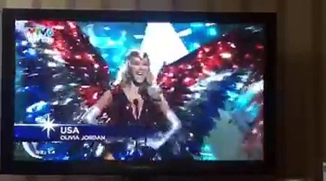 Phạm Hương xuất hiện Chung kết Miss Universe 2015