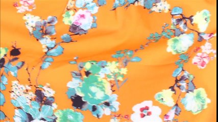 Cách phối váy hoa cùng áo và phụ kiện độc đáo