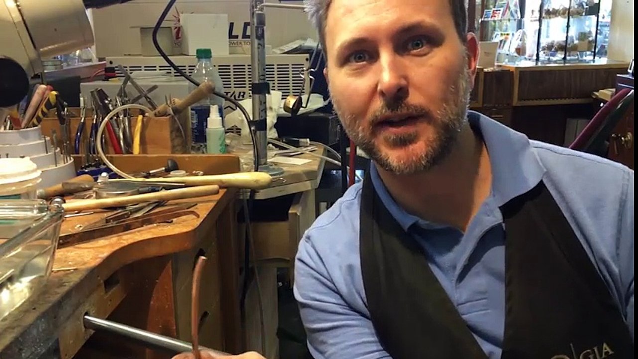 Cận cảnh quá trình hoàn thành một chiếc nhẫn kim cương triệu đô