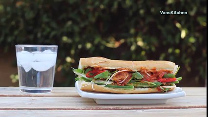 Xem người nước ngoài hướng dẫn làm bánh mì Việt Nam